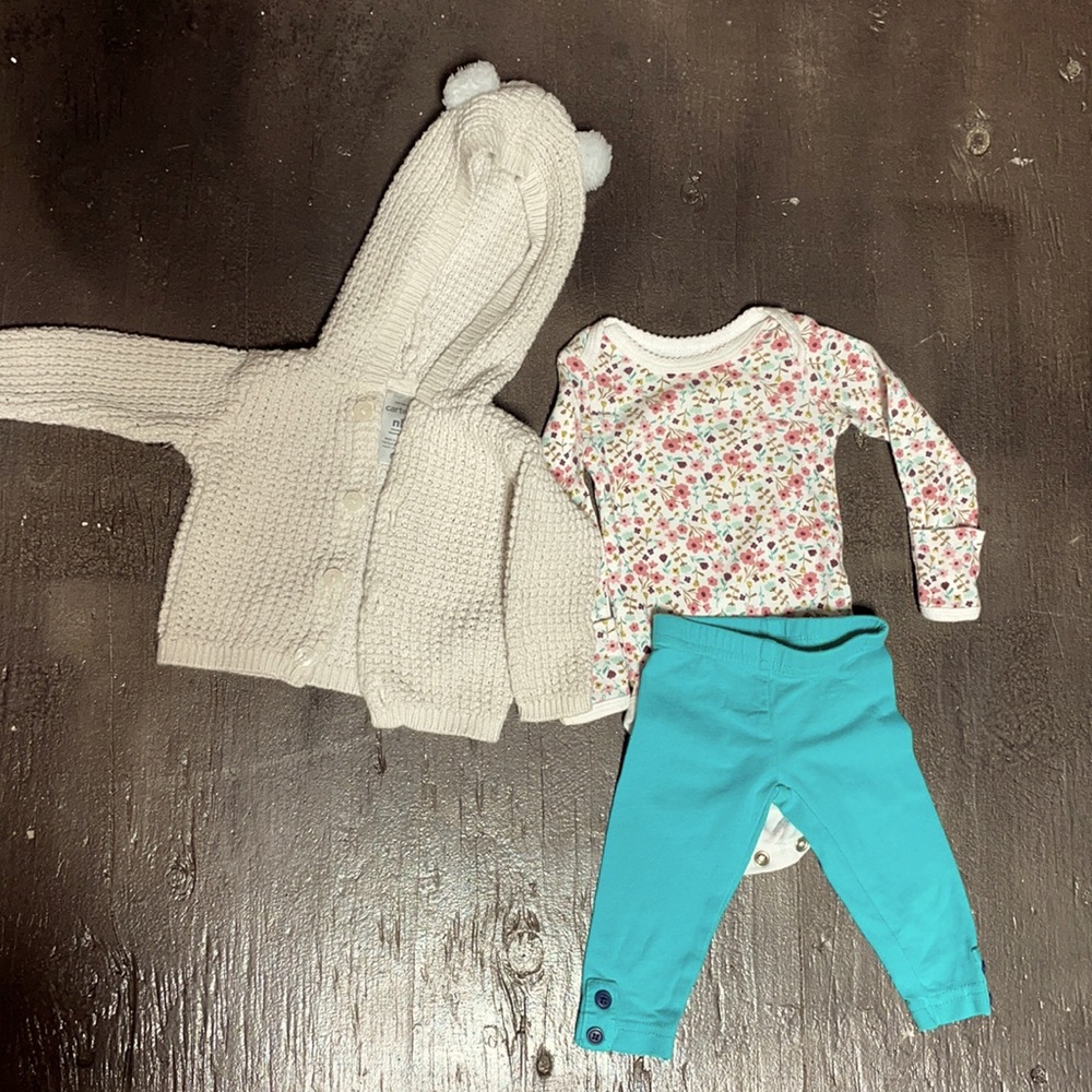Newborn girl lot